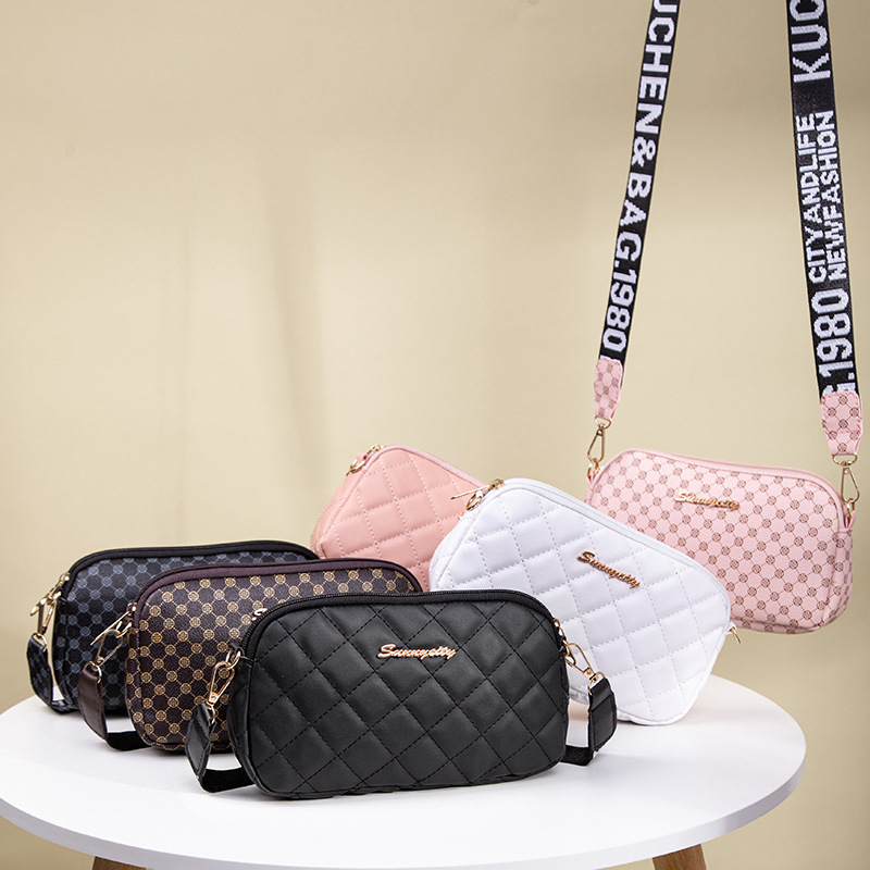 Classic phone bag with diamond pattern