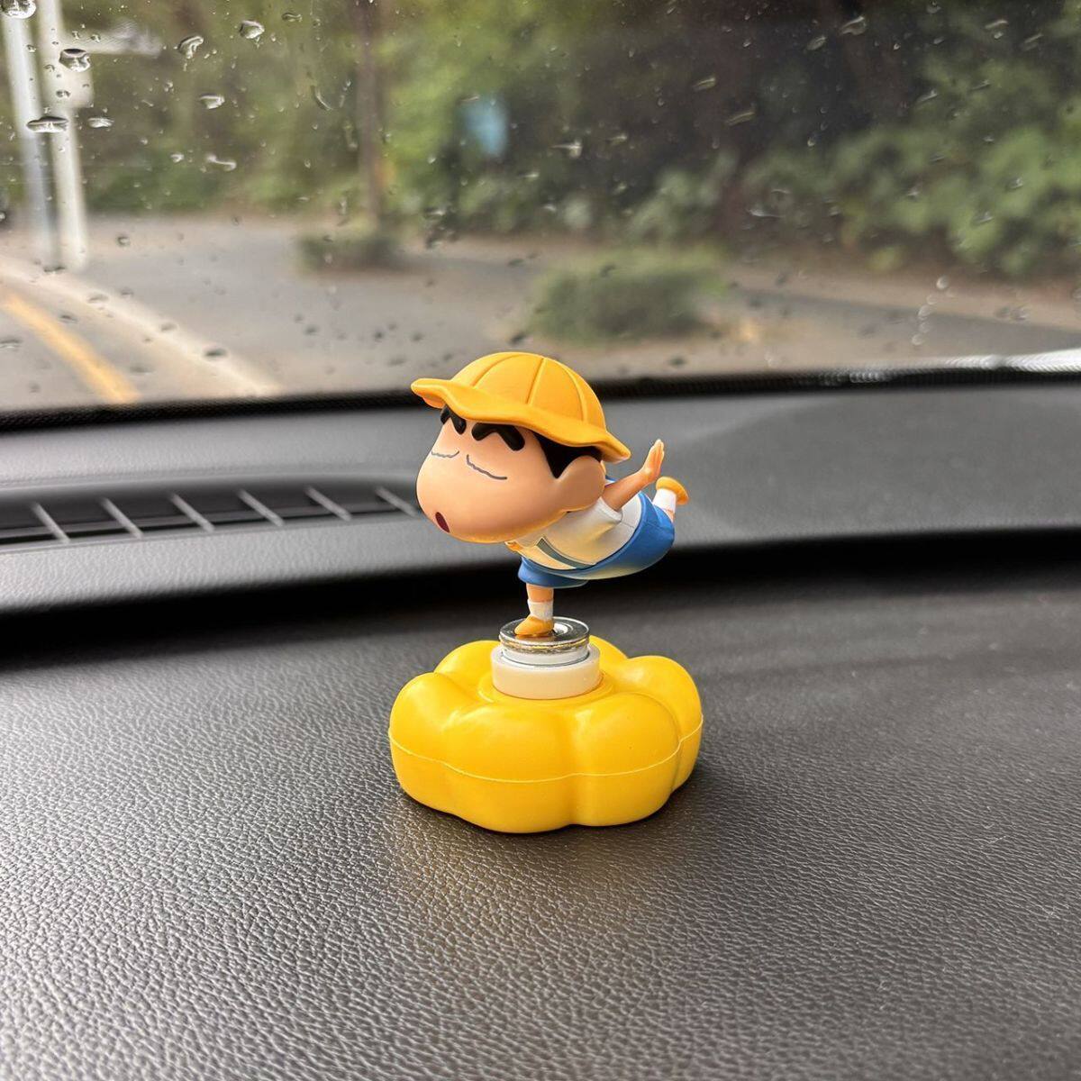 Crayon Shin-Chan Car Rotating Ornament: Cute Decorative Dashboard Spinning Toy, Trendy Stress Relief Toy Gift