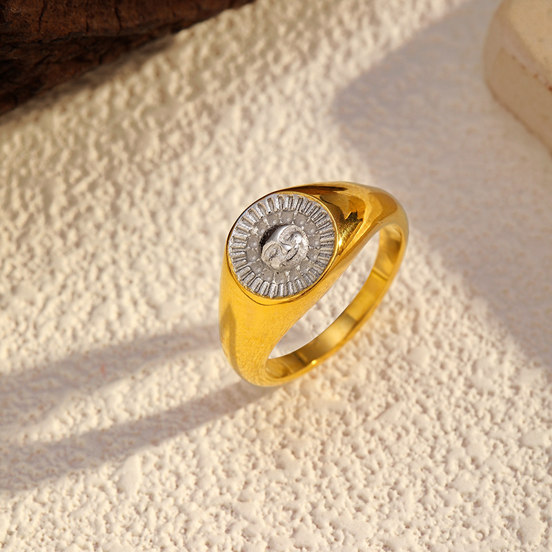 Anillo cerrado de acero titanio transfronterizo europeo y americano de Chenhé Jewelry, chapado en PVD con oro real de 18k, anillo de acero inoxidable que conserva el color, en stock. image 4