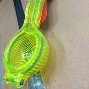 NX318 Crystal Plastic Manual Juicer, Lemon Clip Tied Card