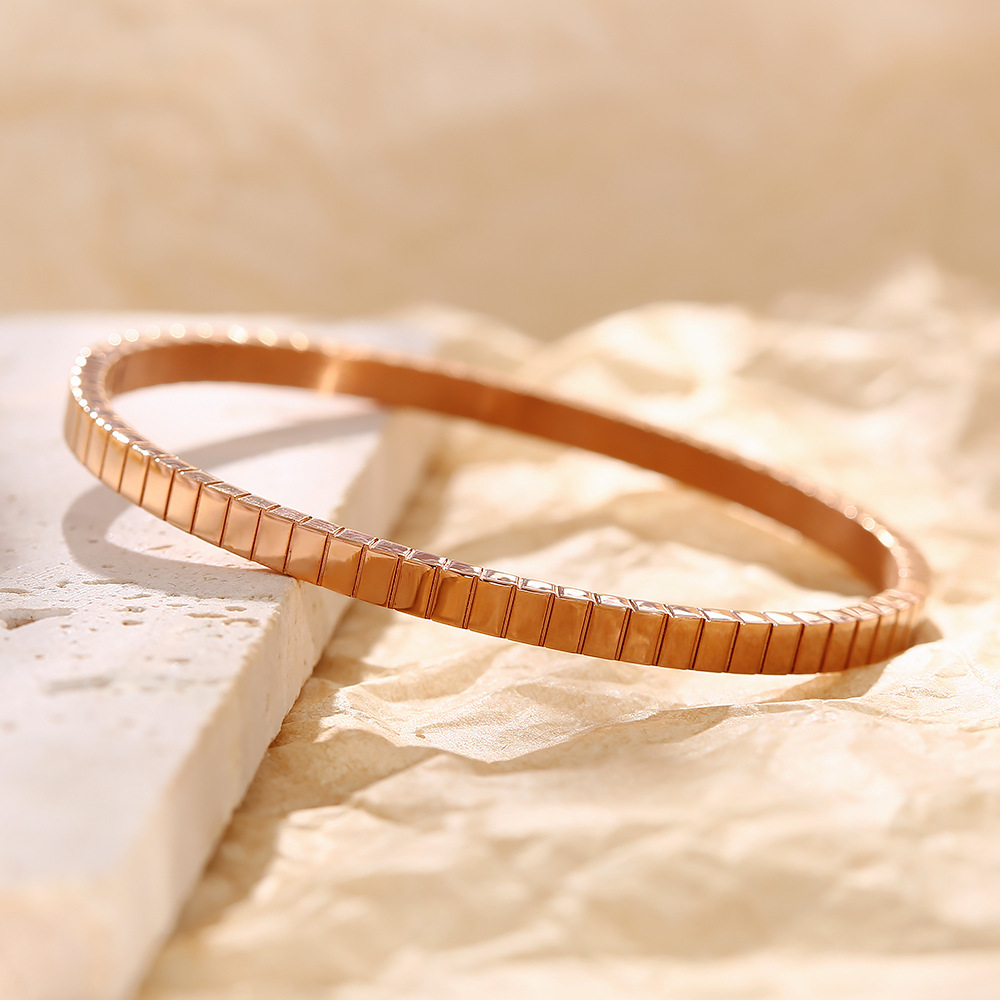 Women's Stackable Diamond Pattern Bangle In 18k Gold Plated Steel_voghion.com