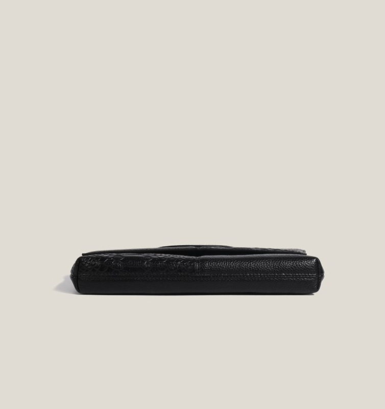 Women's Pu Leather Splicing Crocodile Vintage Style Square Magnetic Buckle Shoulder Bag Clutch Bag Handbag display picture 11