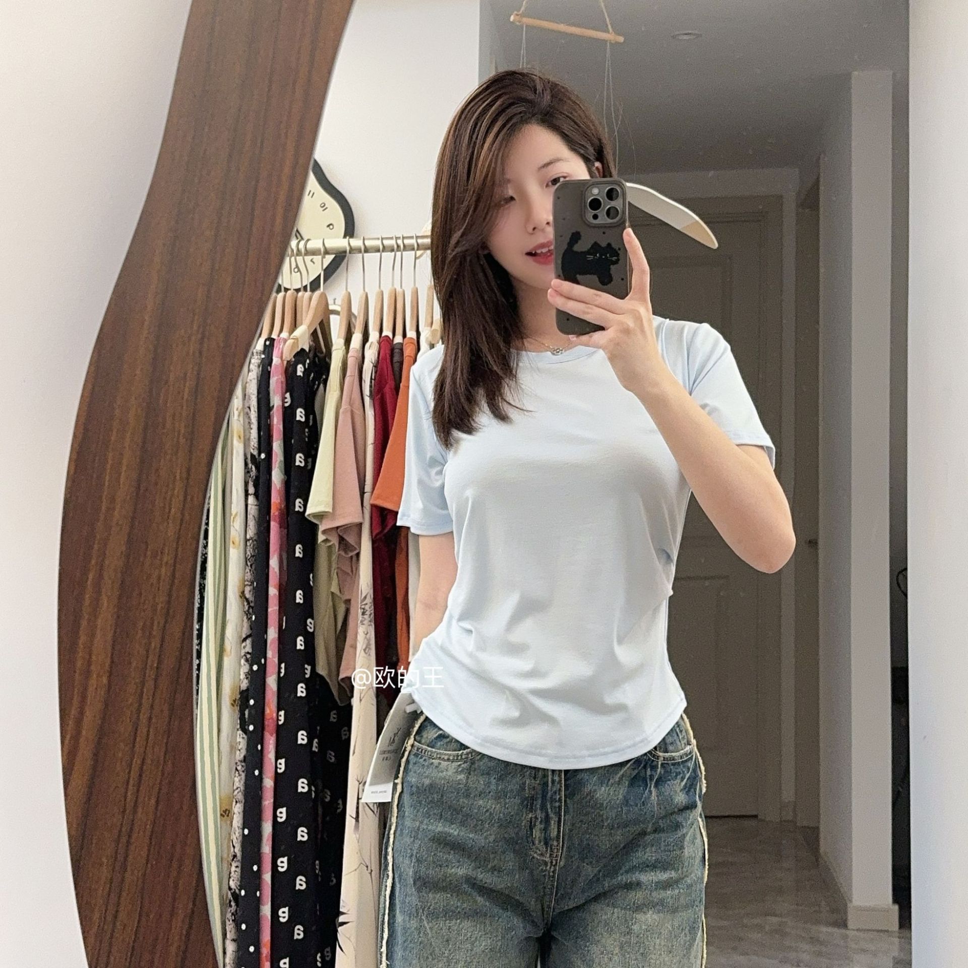 [93% Lycell Tence] Hermoso hombro, cintura pequeña, hombro recto, camiseta de color sólido, delgado, simple, casual y versátil