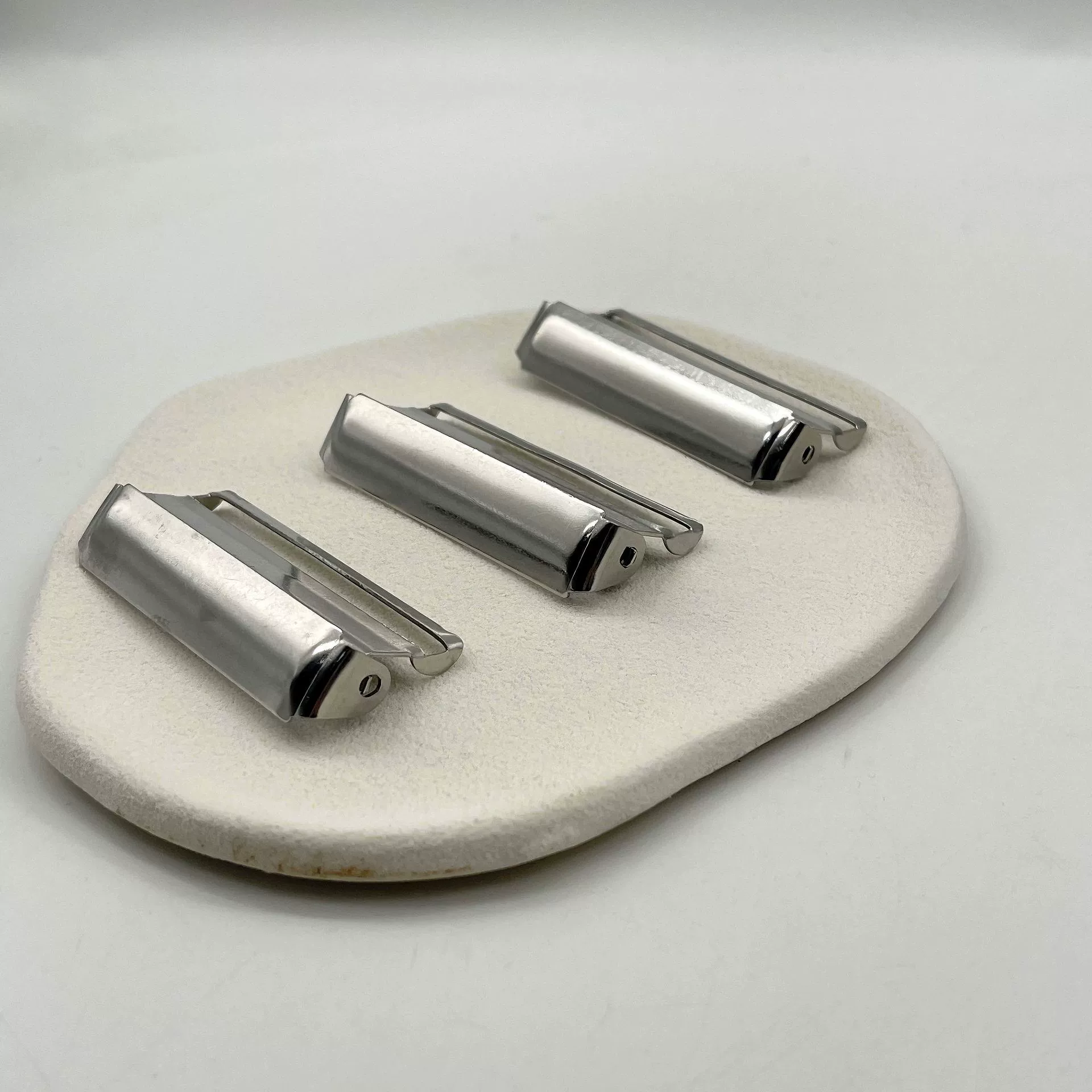 Заводская прямая продажа регулируемой пряжки из нержавеющей стали 50 мм для сумок и ремней одежды, в наличии, прочная съемная пряжка для ремня.