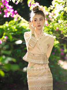 ���p��{���������L���bС���OӋ��Ů�b�B��ȹС���Ӵ���һ�����b