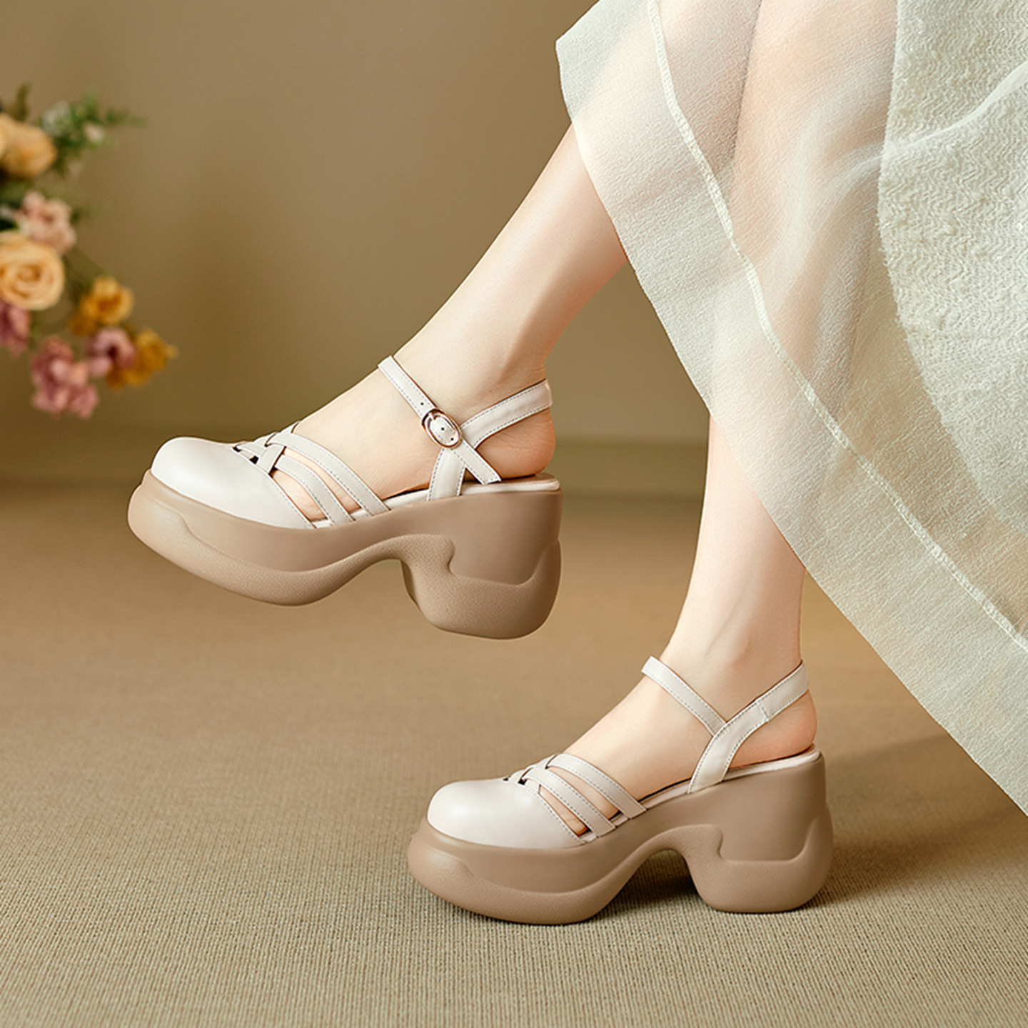 Sandal nữ quai chữ V đế bánh xốp dày dệt lồng phong cách La Mã — màu trắng ngà