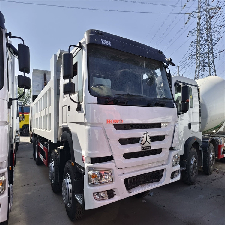 Подержанный самосвал Howo с задней осью на восемь колес для перевозки земли, самосвал Howo с правой кабиной для горных работ.