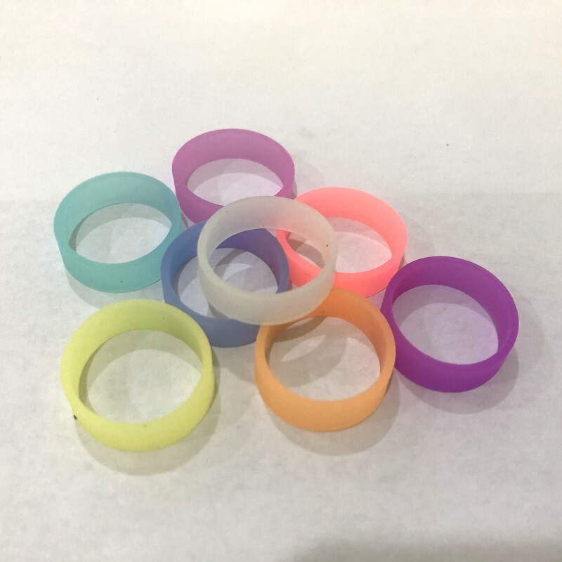 釣り竿の巻き取りは格輪ラケットのシリコンゴムの滑り止めリングの保護カバーのハンドルを持っています。|undefined