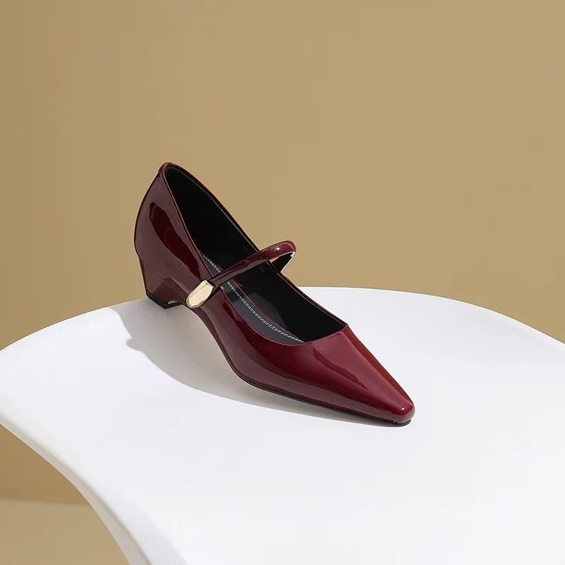 2026 primavera nuevo estilo retrógrado francés puntero tacones gruesos y poco profundos zapatos de cuero esmaltado zapatos de mujer hebilla mary-zhen zapatos