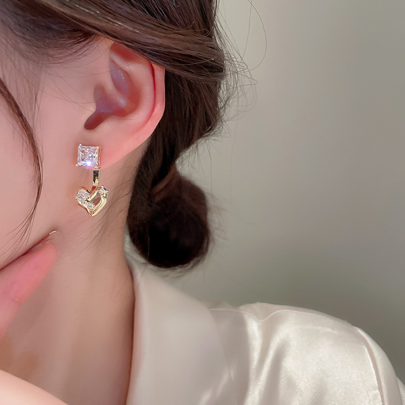 1 Pair Quantity Wholesale Jewelry Retro C Shape Heart Shape Alloy Zircon Inlay Earrings