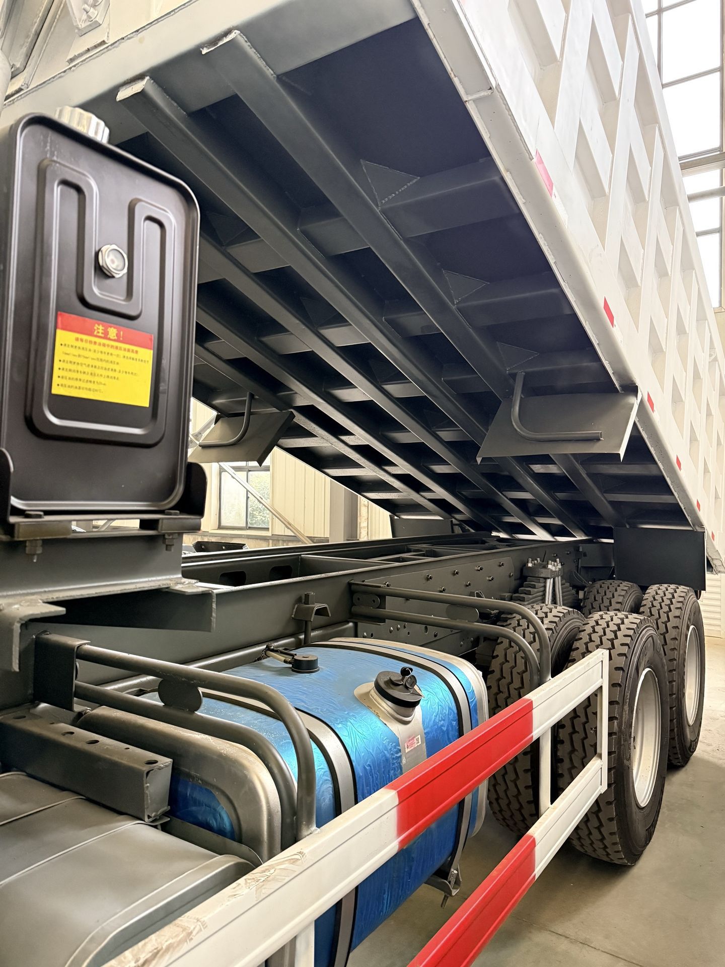 Factory Exports Howo 371-Horsepower 6X4 Dump Truck, National Emission Standard, Eight-Wheel Dump Truck for Soil Transport, Direct Supply from the Manufacturer