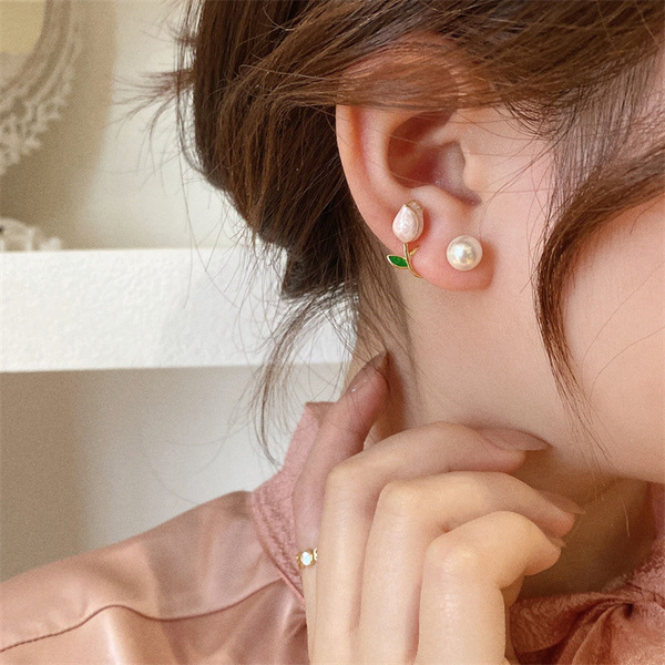Fashionable elegant earrings