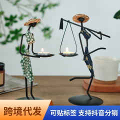 レトロな鉄芸の燭台の小さい置物のアイデアの家庭用ヨーロッパ式のロマンチックなろうそくの光の夕食は道具の食卓の装飾品を手配します。