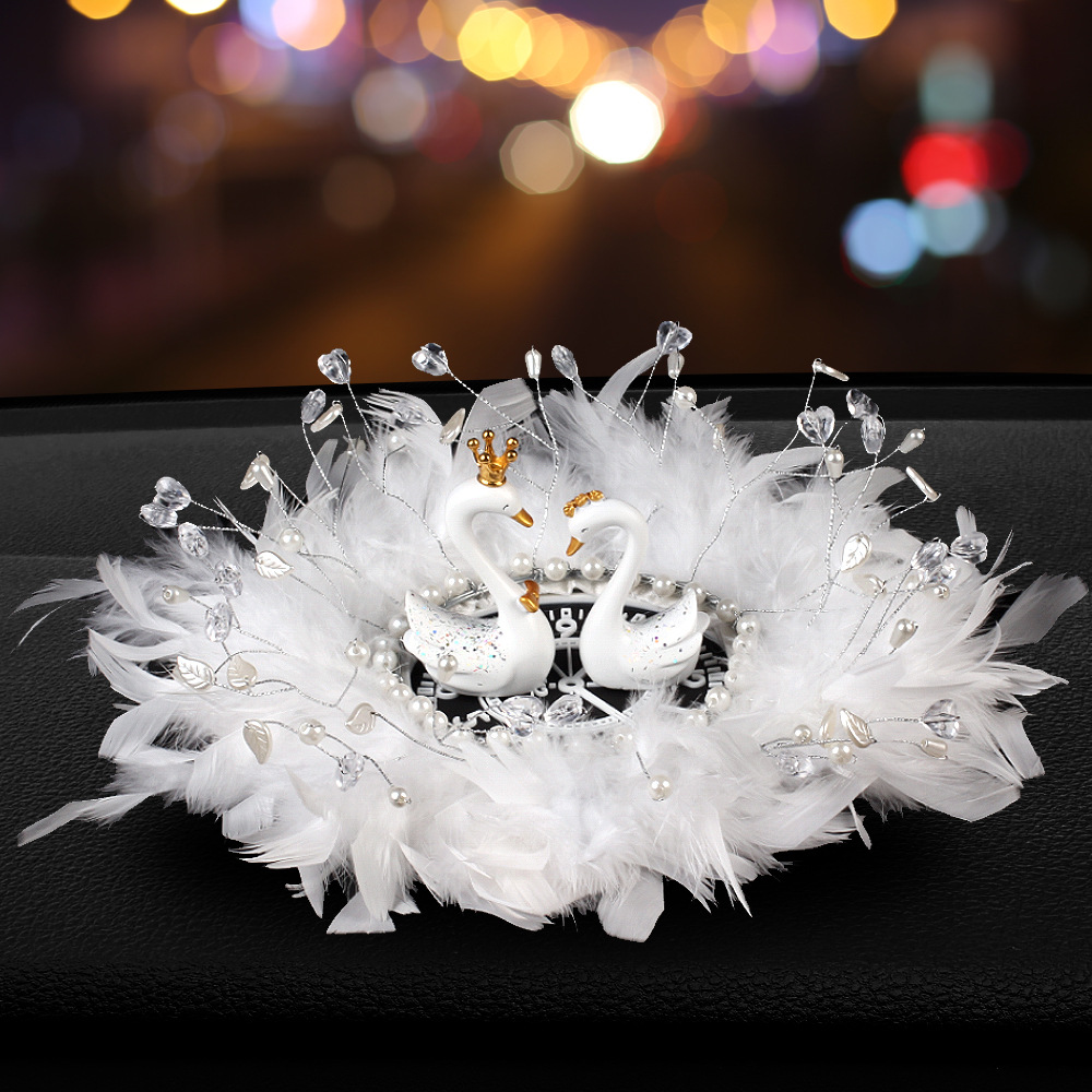 Cignes lindos y hermosos de alta calidad, adornos de automóviles, almohadillas antideslizantes de plumas de automóviles, artículos de decoración de consola central