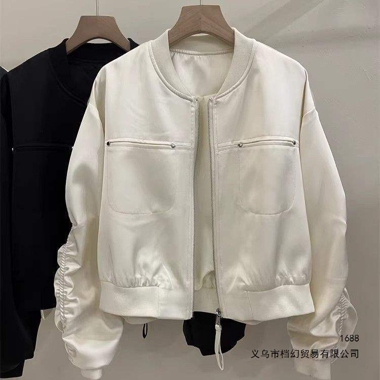 White stand-up collar short baseball jacket for women, 2026 spring and autumn, loose fit, slimming, casual jacket for petite women, trendy.