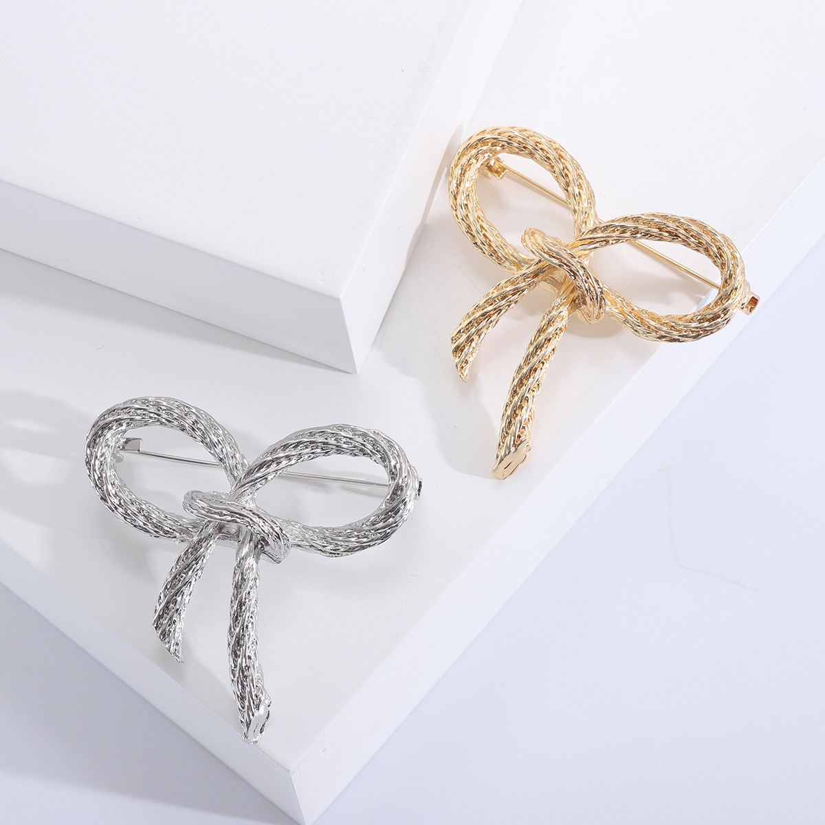 Elegant Simple Style Bow Knot Alloy Plating Women's Brooches display picture 1