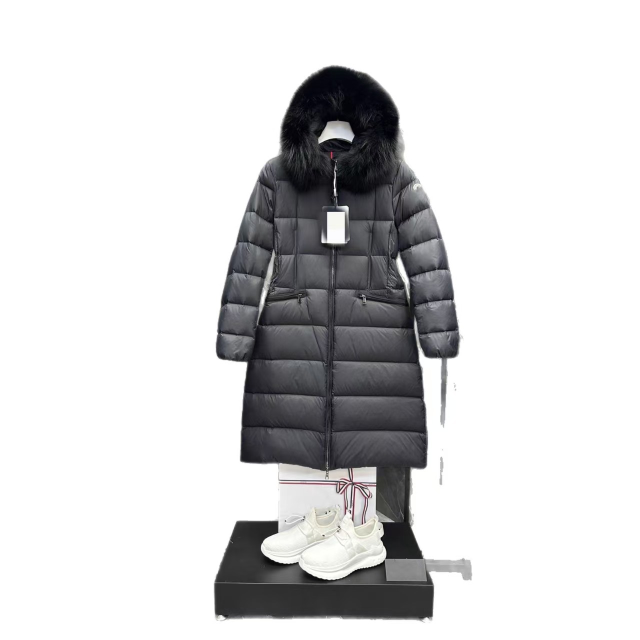 Black fur collar