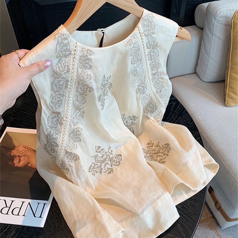 Floral Embroidery Round Neck Sleeveless Vest for Women, New Summer Style, Niche High-End Vintage Super Fairy-Like Thin Shirt