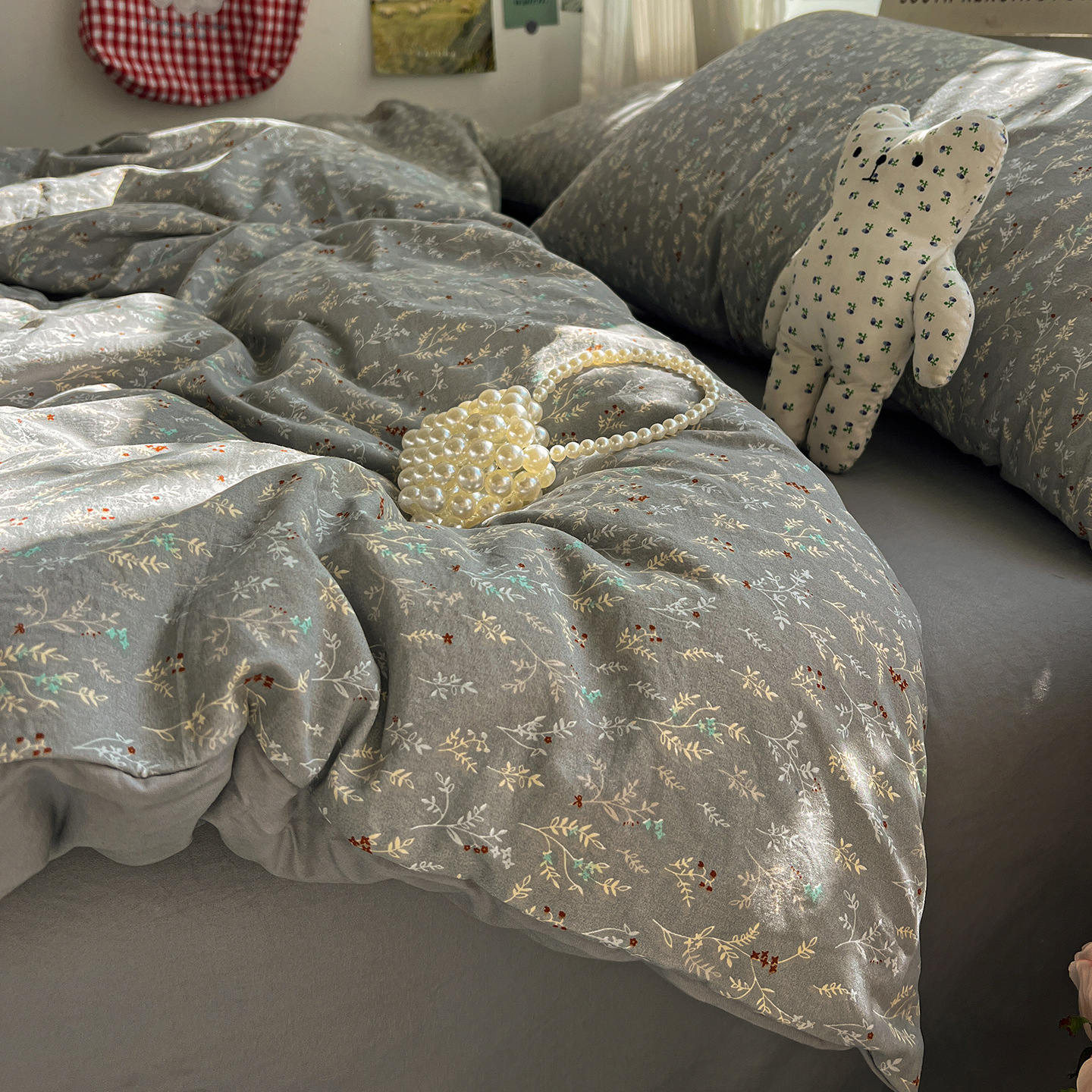 Una clase de cama ultra suave cuatro piezas de grado madre-infantil puede dormir desnudo sábanas cubierta de cama dormitorio de estudiantes tres piezas