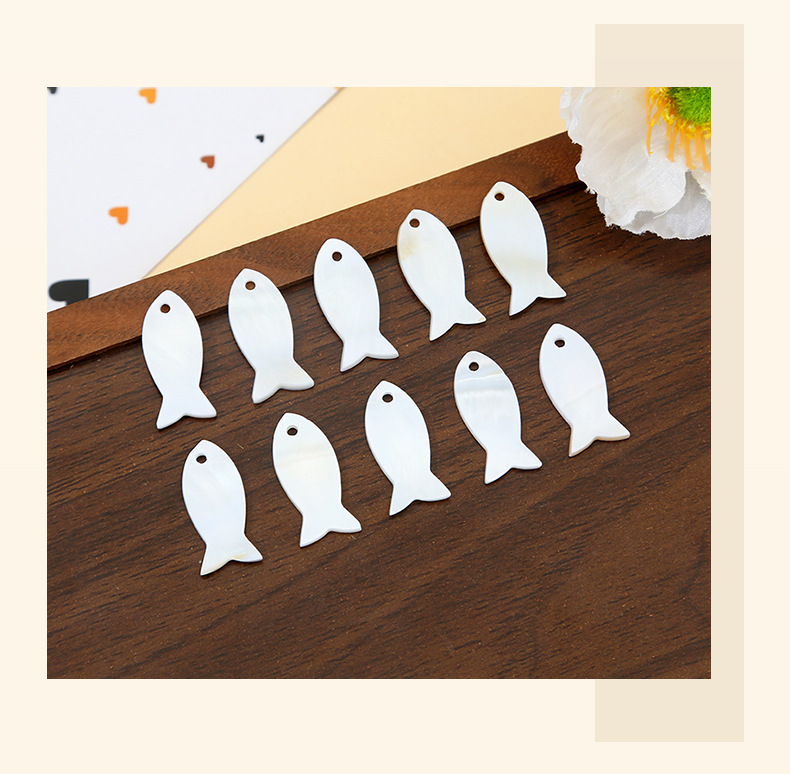 Shell Material Fish Pattern 1 Piece 23*10mm Shell Fish Pendant Jewelry Accessories