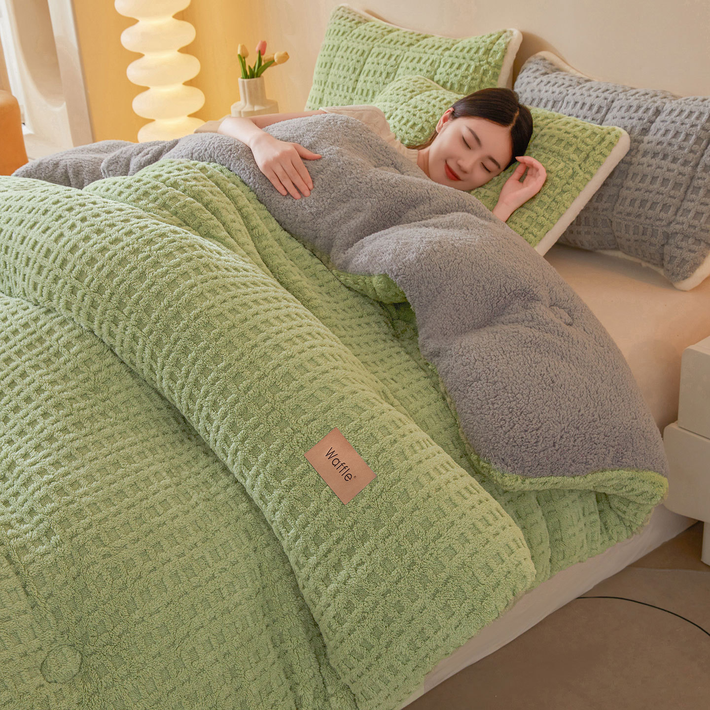 Leche edredón invierno engrosado invierno cálido edredón de coral dormitorio doble edredón único núcleo 2025 nuevo