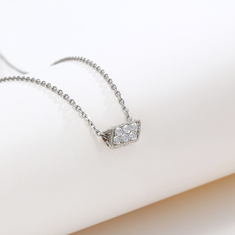 Joyería de Xupe simple moda pequeña Luz de lujo colgante geométrico hembra europeo y americano nicho luz lujo elegante colgante de alta calidad