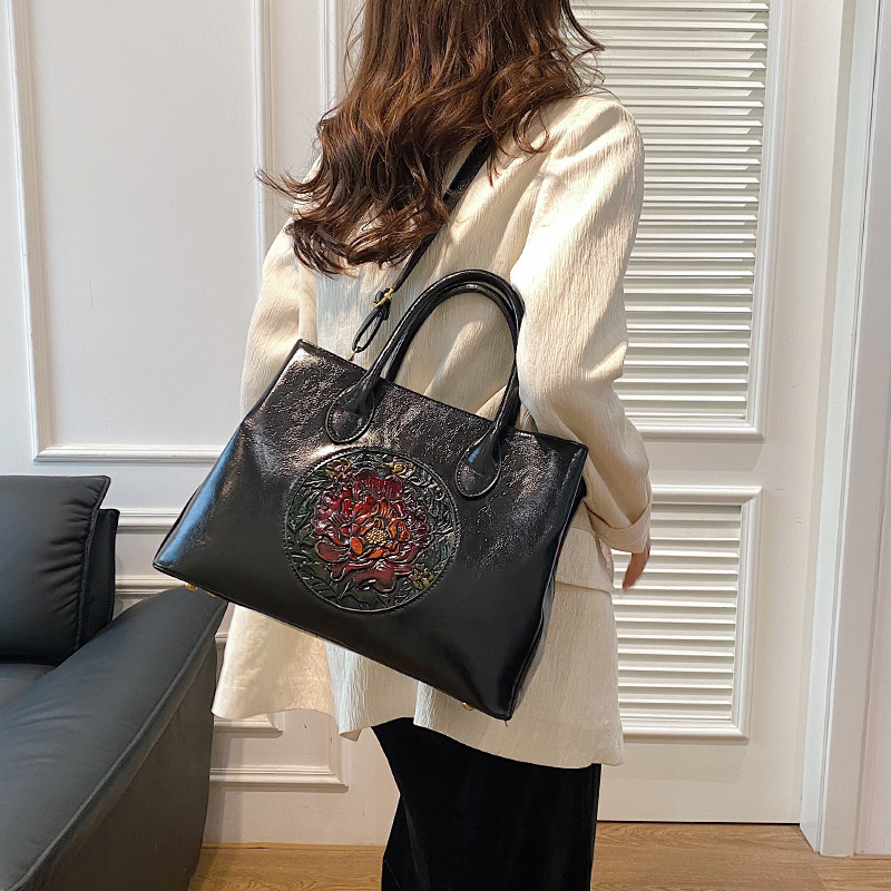 2024 nueva bolsa de hombro portátil de mujer bolsa de gran capacidad bolsa de madres europeas de mediana edad y mayores comercio exterior transfronterizo