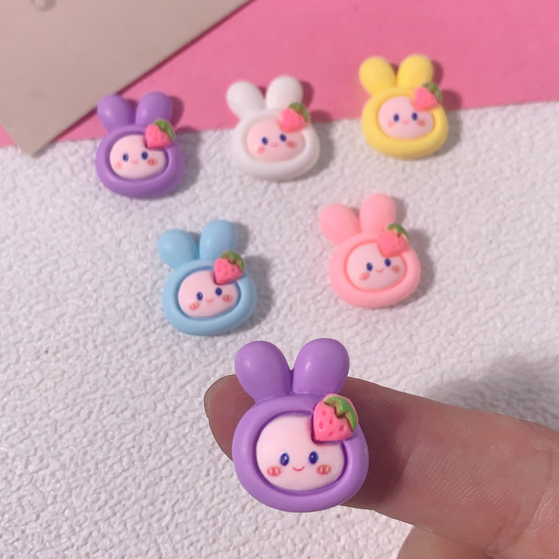 Ventas calientes de dibujos animados de fresa piezas de resina diy crema pegamento caja de teléfono móvil accesorios para el cabello clip de cabello botones de zapatos materiales hechos a mano