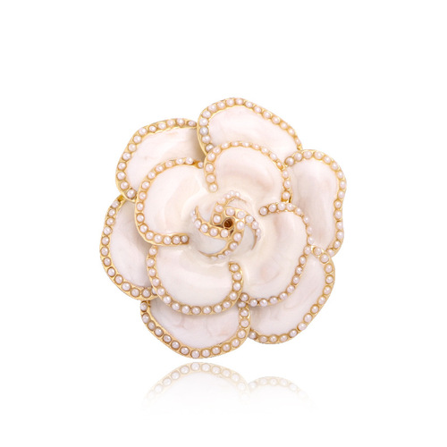 Camellia pearl brooch for women high-end European and American silk scarf buckle retro corsage cute metal brooch
