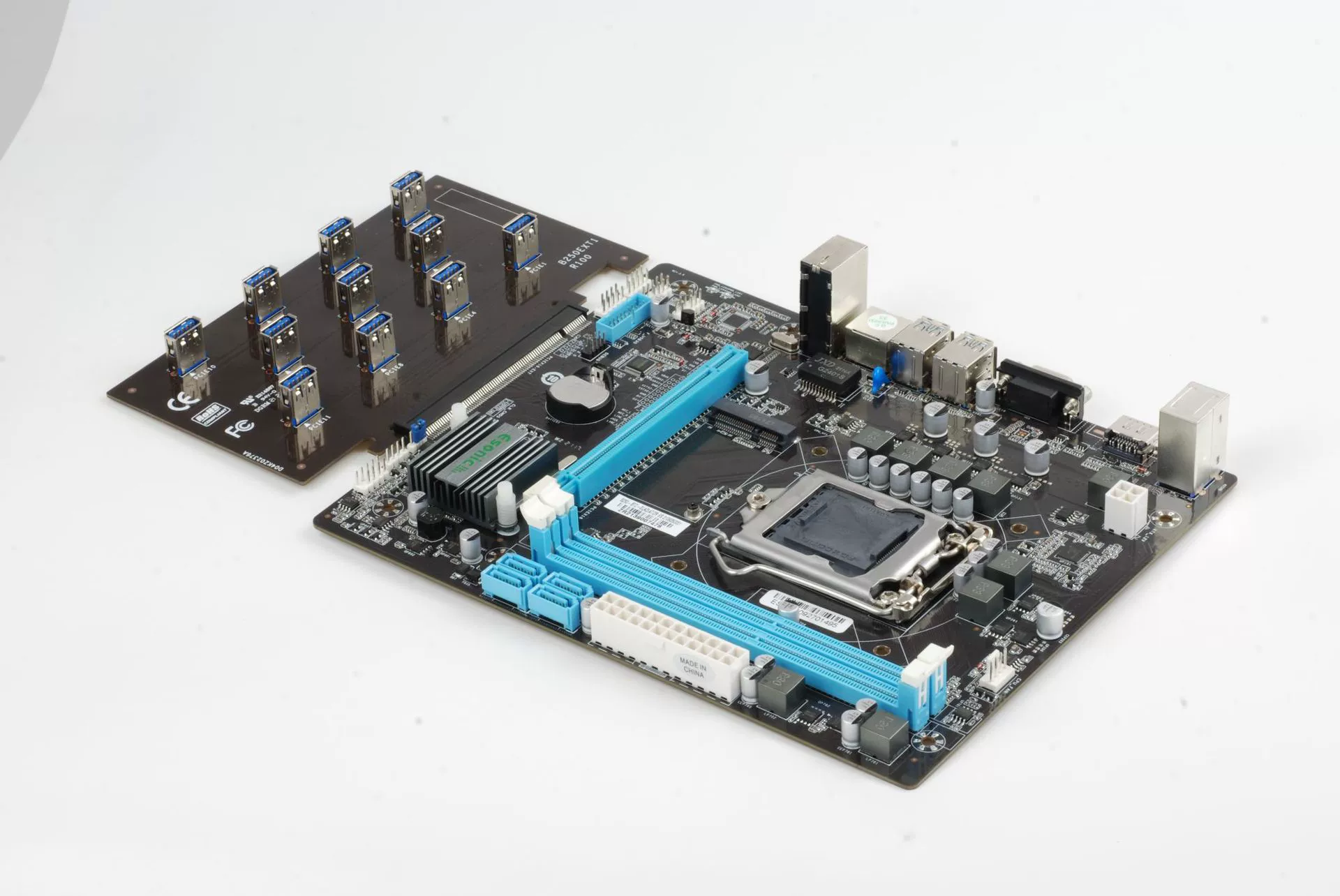 Материнская плата B250-BTC Gladiators от Esonic поддерживает 12 GPU