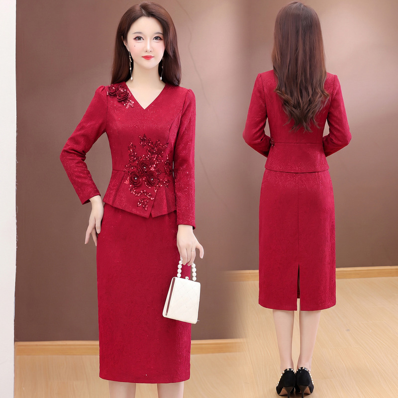 Mid-length V-neck faux two-piece dress for women, autumn 2026 new collection, elegant and slimming, suitable for petite figures, perfect for wedding banquets