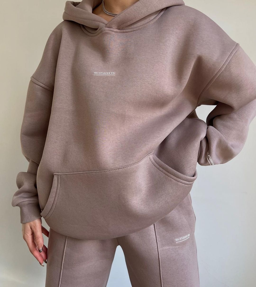 2024 Herbst/Winter neues lässiges Plüsch-Set mit langärmeligem Kapuzenpullover und Hose für Damen_voghion.com