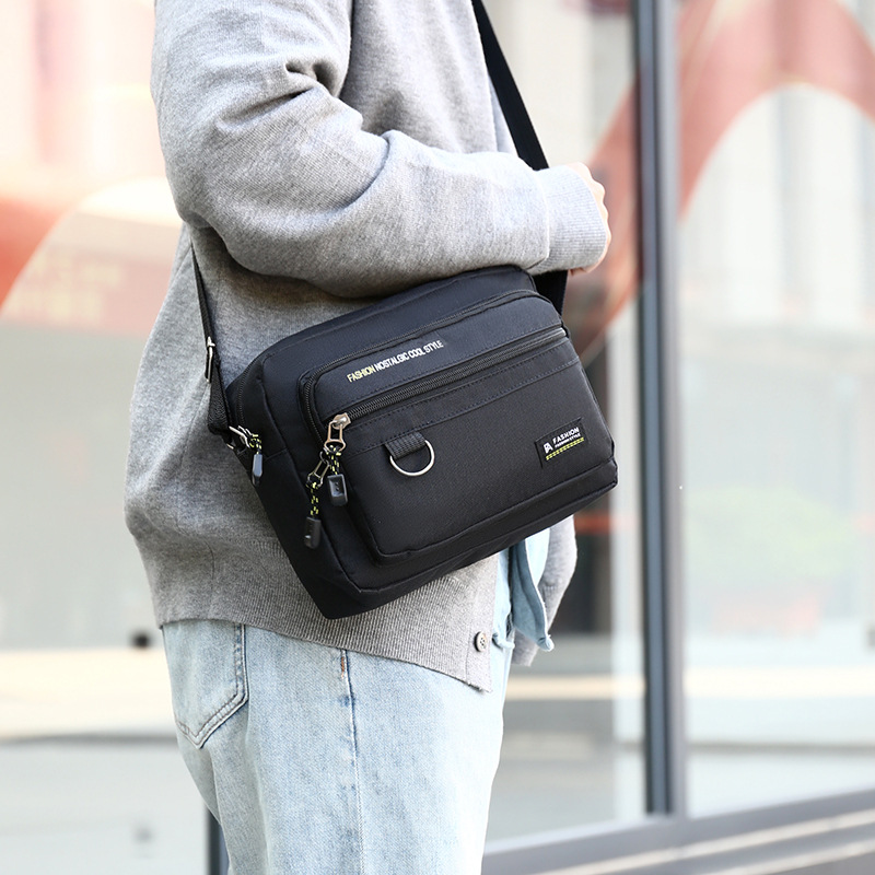 Bolsa de hombro casual de gran capacidad, comercio exterior, nuevo tipo de bolso de tela Oxford ligero, simple bolso de hombro casual de negocios para hombres.