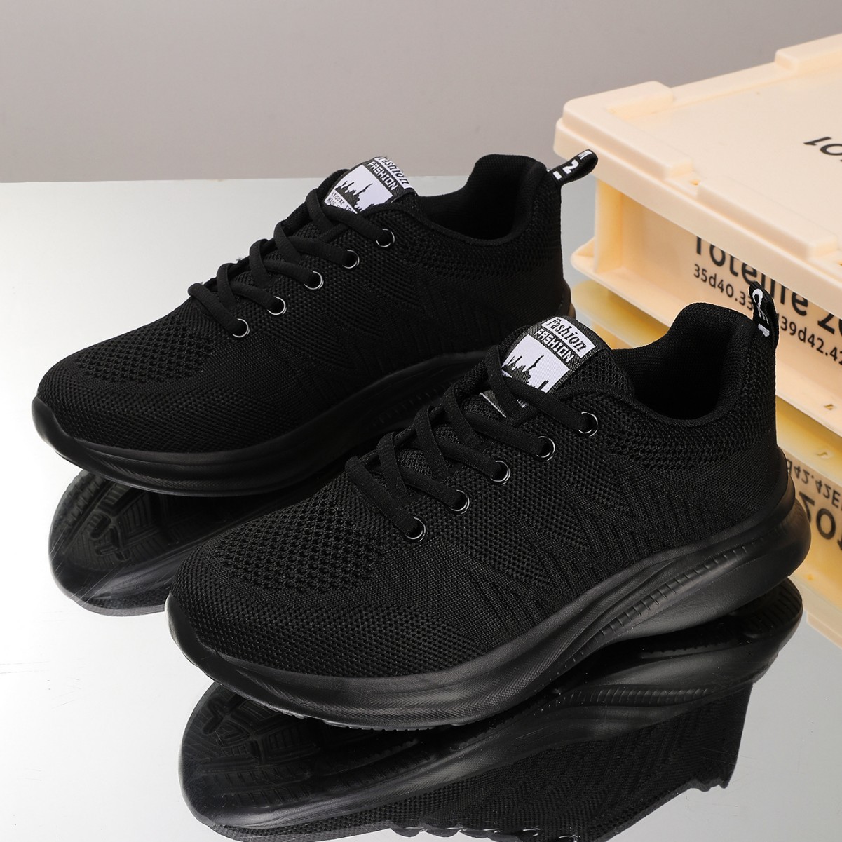 Zapatos negros de hombre de verano, zapatos deportivos transpirables de malla, primavera, zapatos de correr suaves, zapatos de viaje cómodos y casuales