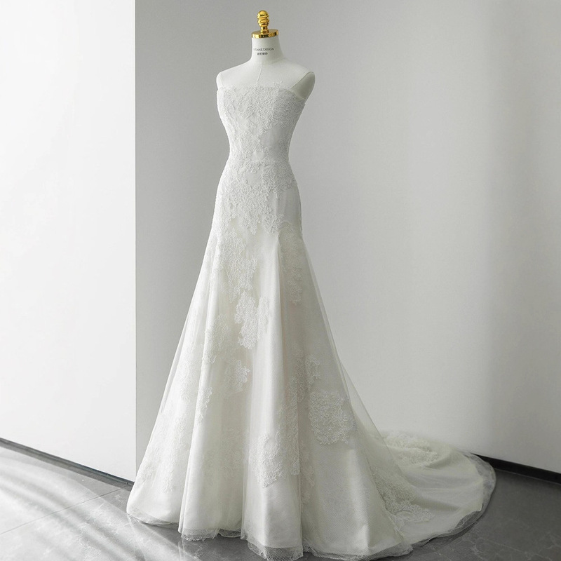 White Strapless Vintage Light Wedding Dress with Train, Forest-Style Travel Photography, Welcoming Entrance Gown, Lace with a High-End Feel, Light Luxury Evening Dress White Strapless Vintage Light Wedding Dress with Train, Forest-Style Travel Photography, Welcoming Entrance Gown, Lace with a High-End Feel, Light Luxury Evening Dress