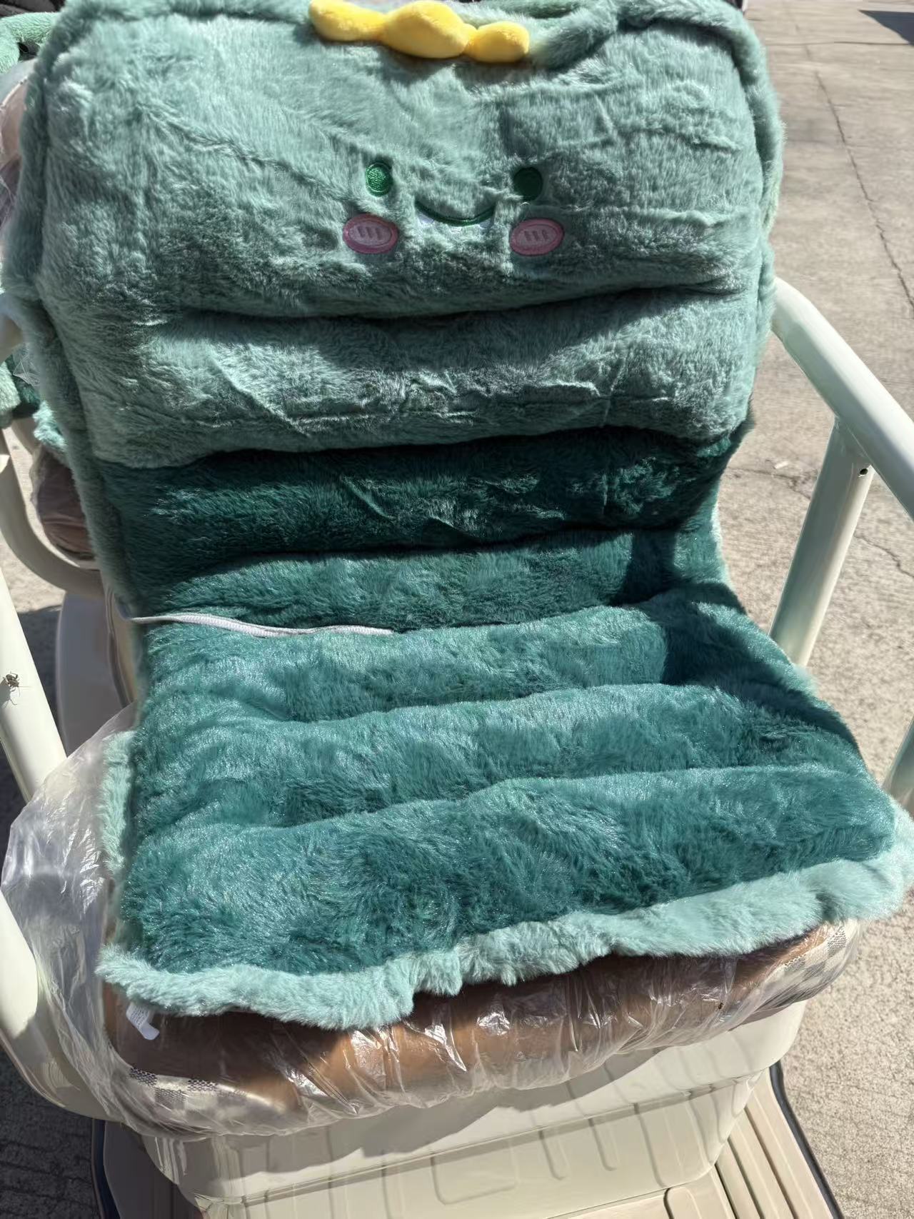 Winter Thickeneded Warm Windproof Cushion and Backrest Integrated Electric Tricycle Universal Elderly Scooter Cushion
