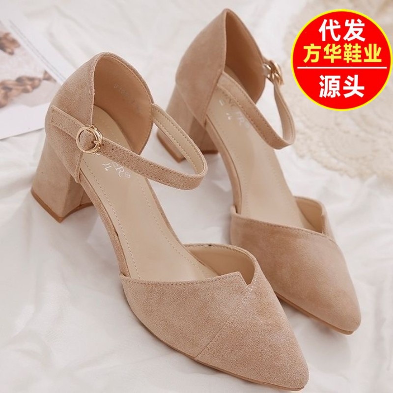 Un botón universal tacones altos para mujeres 2026 nuevas sandalias de tacones medios de hadas de estilo hueco zapatos casuales