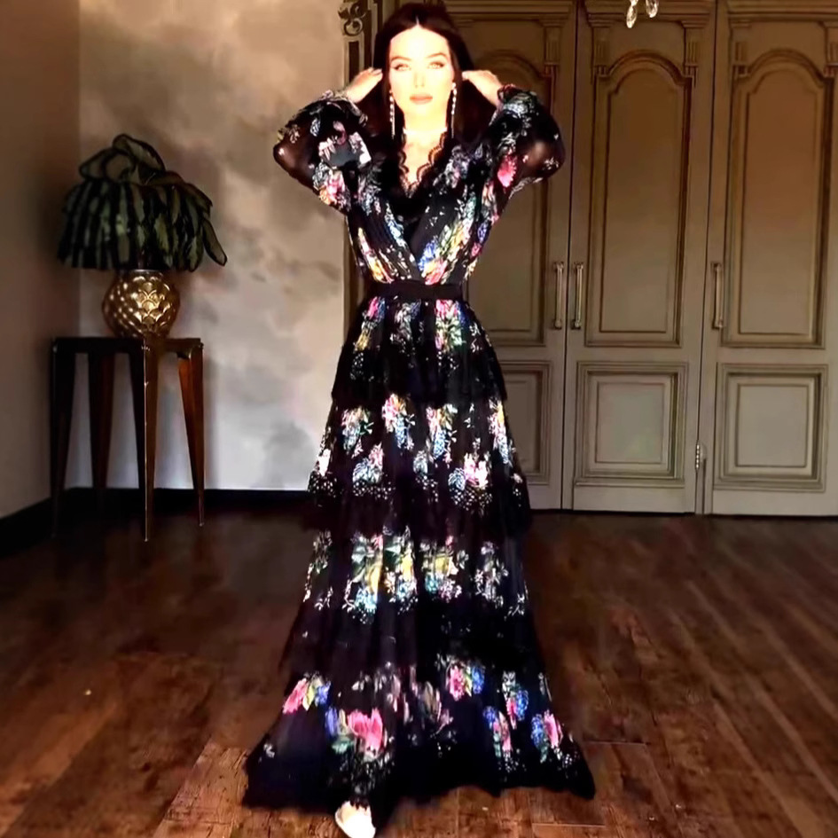 2025新款高端中年连衣裙夏季法式V领收腰显瘦裙显气质复古碎花裙