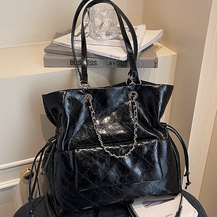 European and American New Tote Bag Garbage Bag Bag Chain Large Bag Armpit 2025 New Women's Fashion Simple Shoulder Bag