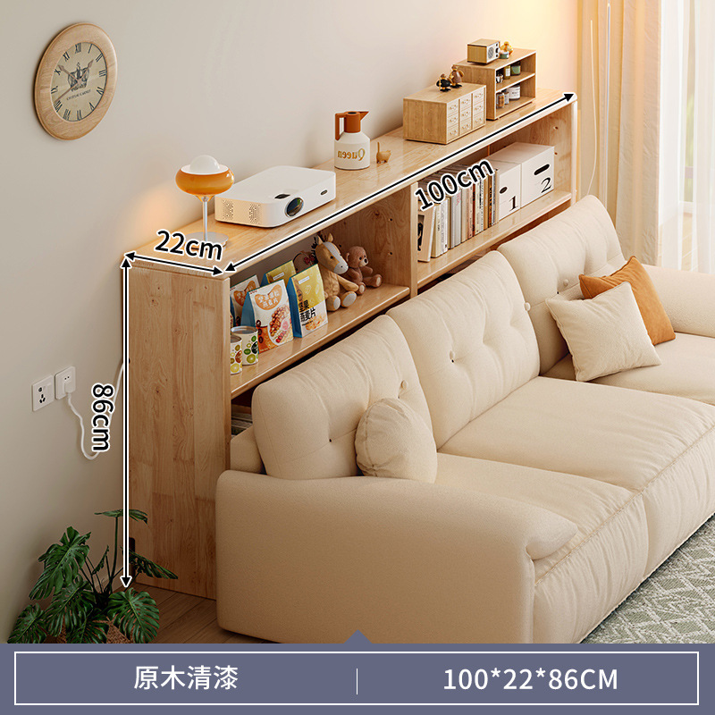 木製のソファーの後ろの棚の長い棚は壁に寄りかかっています。|undefined