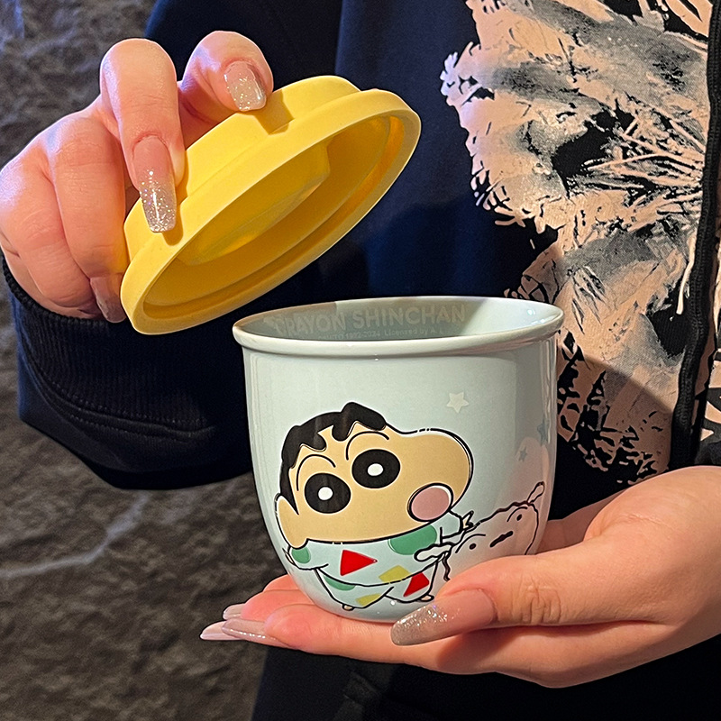 Auténtico lápiz con marca pequeña nueva taza de cerámica taza de agua con tapa de dibujos animados para niños lindos tazas de regalo al por mayor