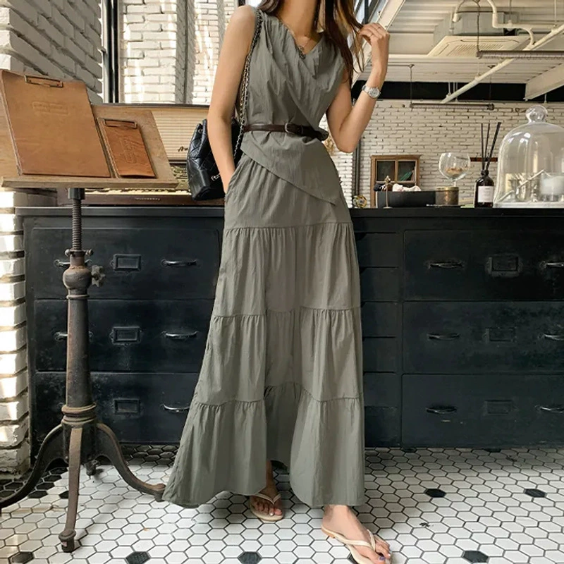 В наличии корейский шикарный асимметричный топ-жилет в французском стиле + костюм с юбкой-тортом и поясом