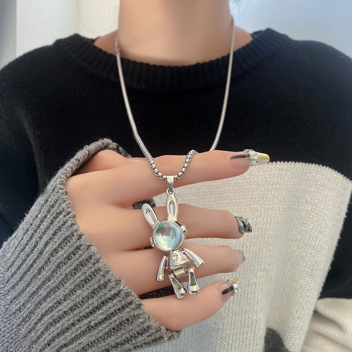 活動可能な機械ウサギのネックレス男性ヒップホップのファッションアクセサリー女性の大衆デザイン感insカップルセーターのガードルのチェーン