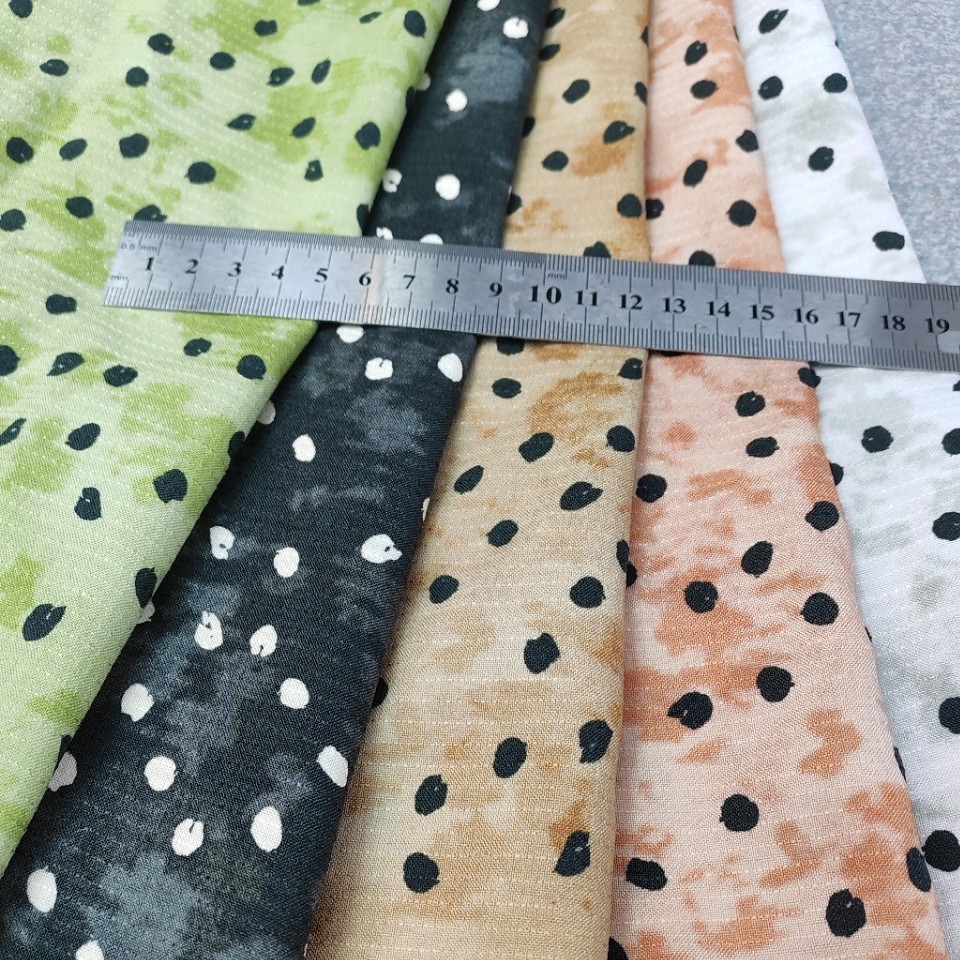 2025新款0.8CM波点印花布料0.8厘米早春圆点面料女服装半身裙衬衣