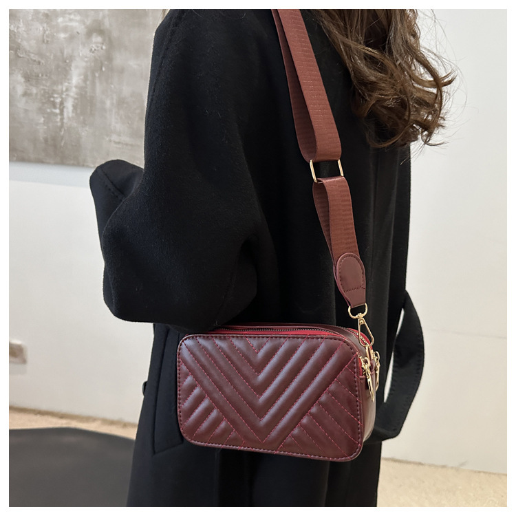 150g Weight Nylon Lining Material Sewing Thread Fashion Element Zipper Closure Type Single Shoulder Strap Strap Type Crossbody Bag Bags Type Casual, Daily, Shopping Occasion Pu Leather Material Solid Color, Lingge Pattern All Seasons Season Women's Gender Classic Style Style Square Shape Women's Pu Leather Solid Color Lingge Classic Style Sewing Thread Square Zipper Crossbody Bag 4