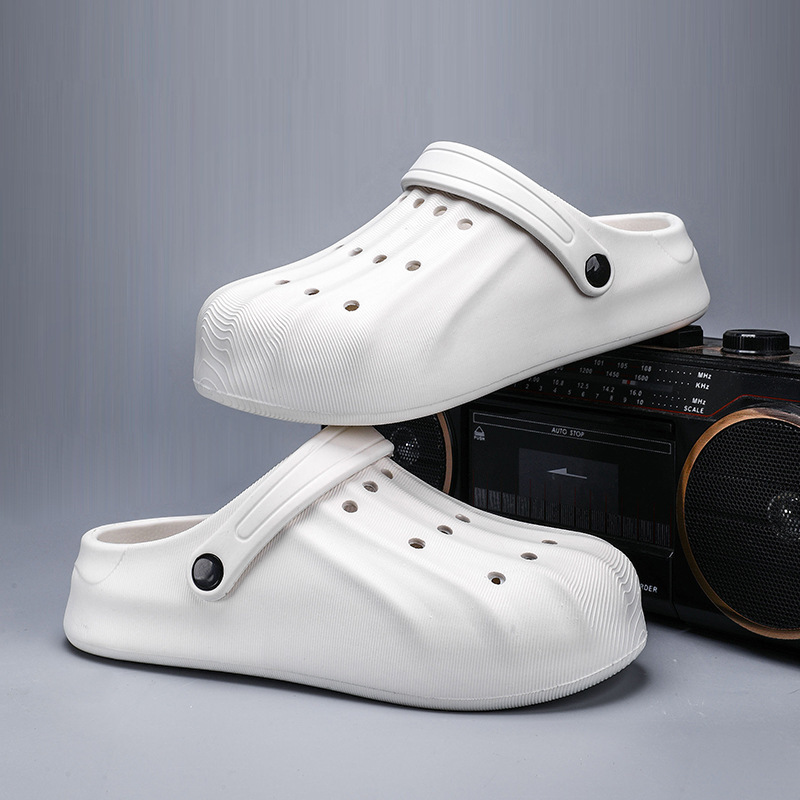 Zapatos de pareja para hombres de verano nuevos zapatos casuales de mujer EVA moda versátil zapatillas de cabeza de bolsa para usar zapatillas de playa frías