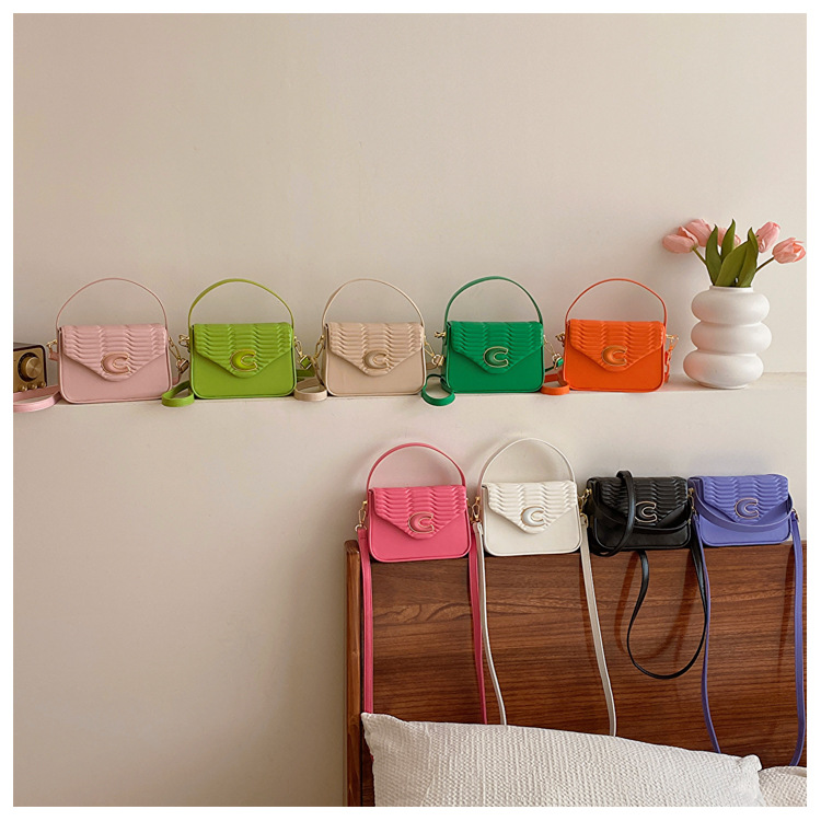 Liten firkantet bag 2024 tidlig på våren ny stil skulder bærbar crossbody preget stor kapasitet mote fabrikk varer engros utenrikshandel kryss_voghion.com