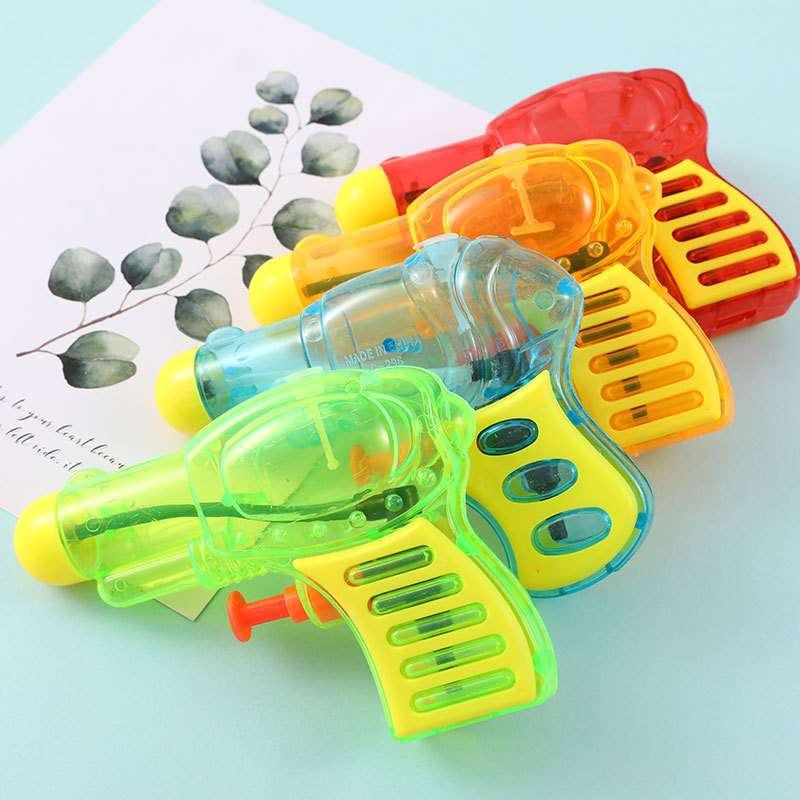 Los puestos del mercado nocturno de Yiwu empujan pequeños productos básicos, los puestos circulares, los regalos para niños de celebridades de Internet, los juguetes luminosos