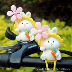 クリエイティブかわいいウサギ風車竹トンボウサギ年バッテリー自転車電動バイク装飾親友へのギフト