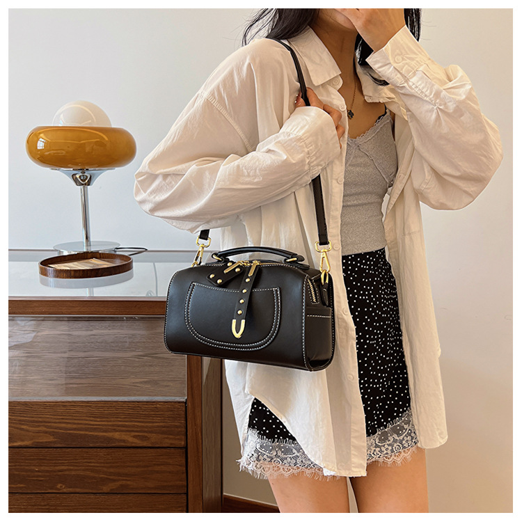 This year's popular handbag for women in 2024, new high-end color contrast single shoulder crossbody bag, stylish and_voghion.com